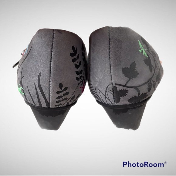 Camper shoes with birds ๐ฆ bees ๐ flowers ๐ธ - Picture 8 of 10